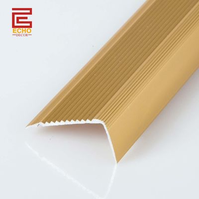 Vàng L hình cầu thang Nose Trim Lvp không trượt nhôm ngoài trời bước cạnh dải