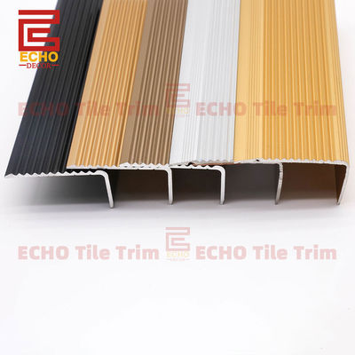 Trang trí Đen kim loại cầu thang mũi Trim Non Slip Vinyl cầu thang mũi đúc