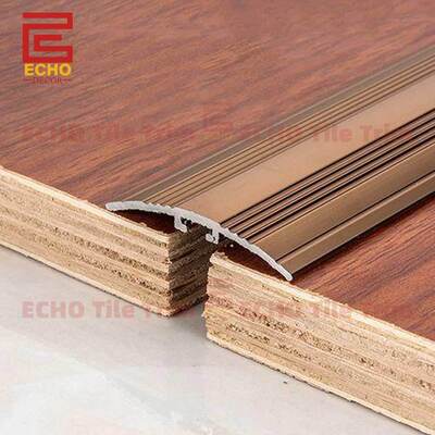 Dải chuyển tiếp từ gỗ cứng sang gạch có cùng chiều cao