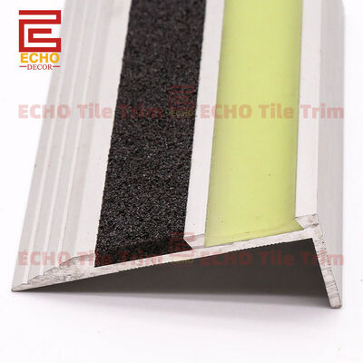 Chống trơn trượt Bước sáng Tread Cầu thang Nosing Edge Trim Profile